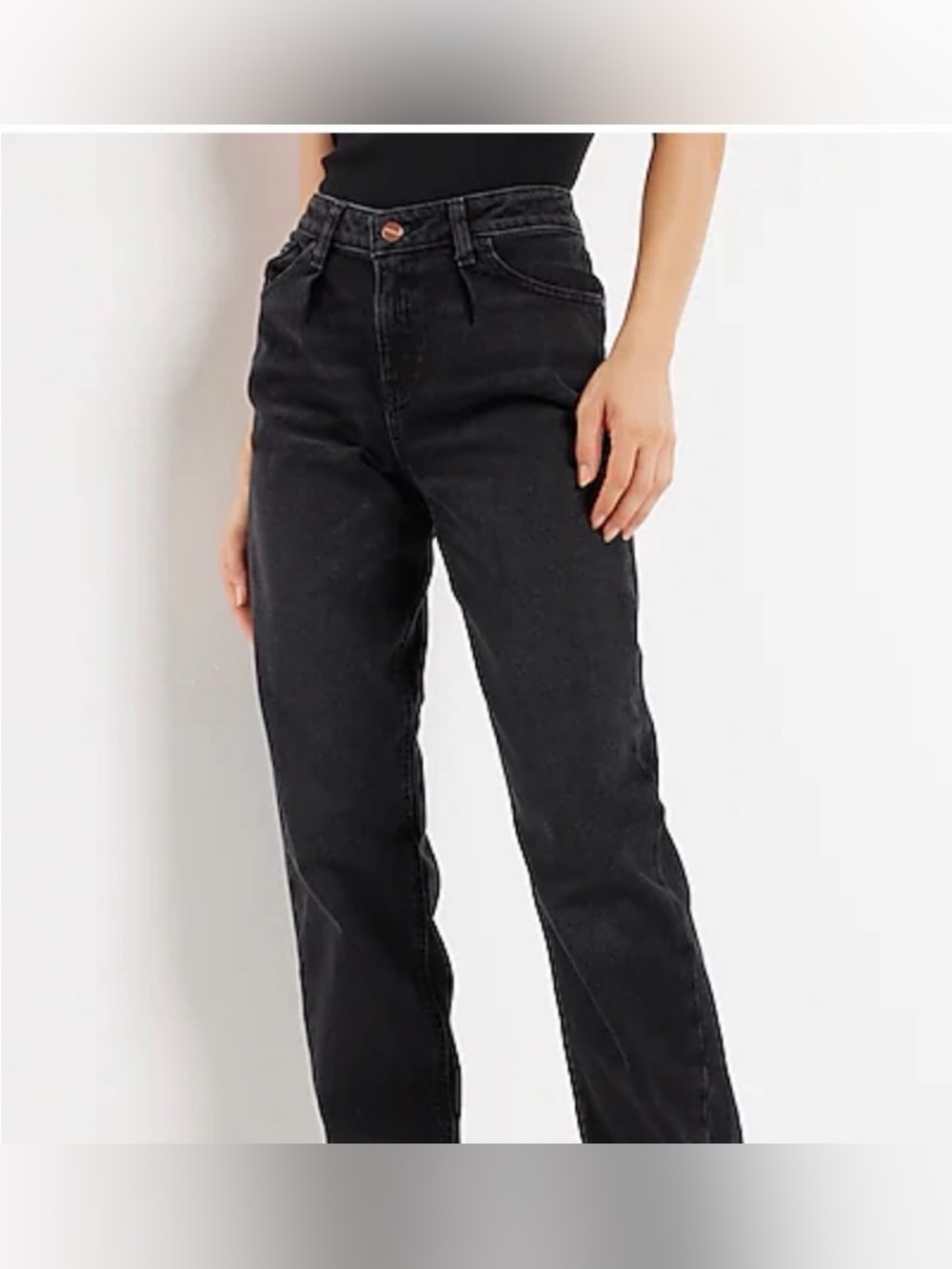 Express Relaxed Tapered Mid-Rise Jeans in Washed Black size 6R
